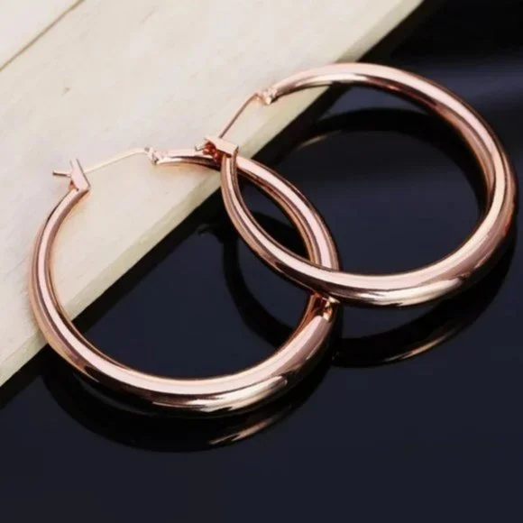 *18k Rose Gold 1.5” Round Hoop Earrings - Picture 4 of 6